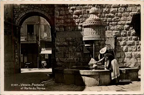 Vence, Fontaine et Dorte du Peyra -366844