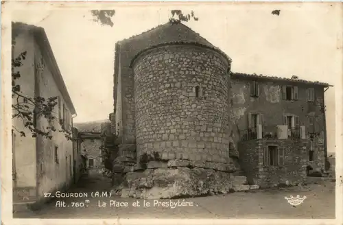 Gourdon, La Place et le Presbytere -367424