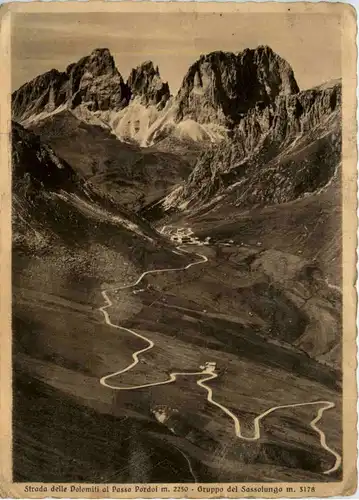 Strada delle Dolomiti al Passo Pordoi -472592