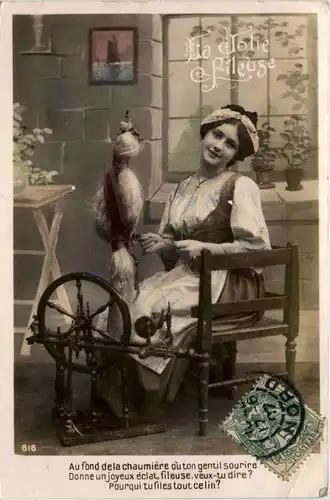 Frau mit Spinnrad -473714