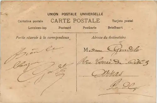 Frau mit Spinnrad -473714