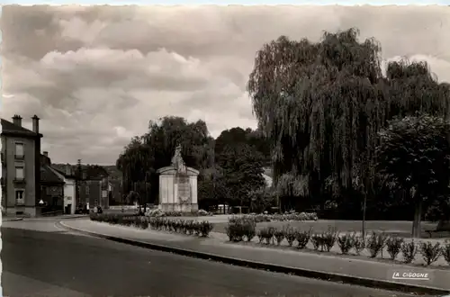 Longuyon - Parc et Monument aux Morts -473772