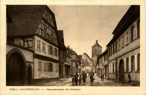 LAuterburg - Hauptstrasse mit Mitteltor -474150