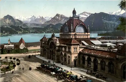 Luzern - Bahnhof und Alpen -437576