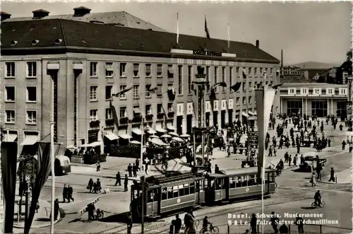 Basel - Musetermesse mit Tram -452628