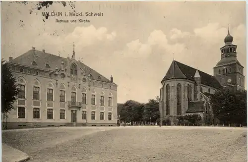 Malchin, Rathaus und Kirche -375146