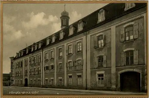 Neuötting, St. Paulusstift, Vorderansicht -374958