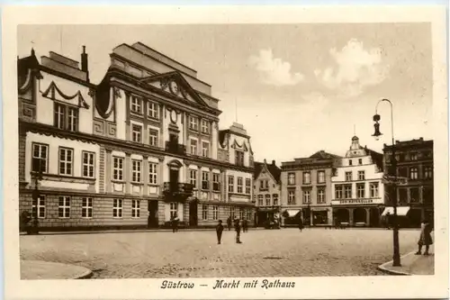 Güstrow, markt mit Rathaus -376076