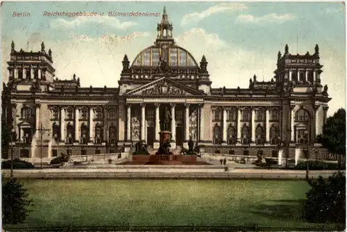 Berlin, Reichstagsgebäude u. Bismarkdenkmal -377030