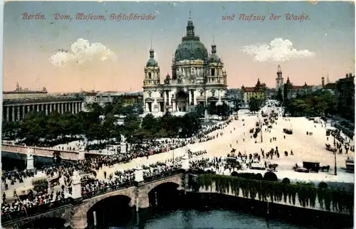 Berlin, Dom, Museum, Schlossbrücke und Aufzug der Wache -376944