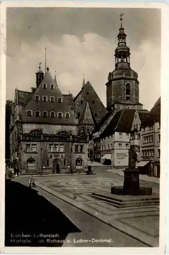Eisleben Lutherstadt, Marktplatz mit Rathaus u. Luther-Denkmal -378948