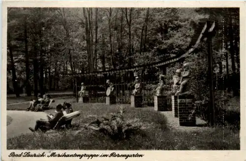 Bad Lausick, Musikantengruppe im Rosengarten -380222