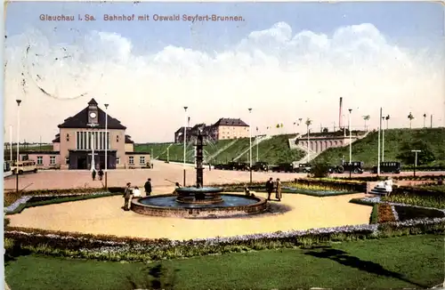 Glauchau, Bahnhof mit Oswald Seyfert-Brunnen -369494