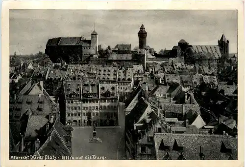 Nürnberg, Albrecht-Dürer-Platz, Blick auf die Burg -382212
