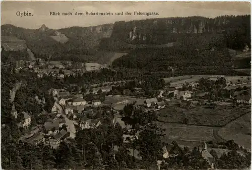 Oybin, Blick nach dem Scharfenstein und der Felsengasse -382800