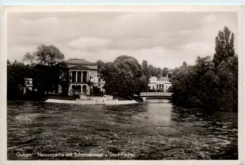 Guben, Neissepartie mit Schützeninsel u. Stadttheater -381498