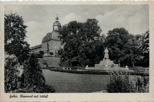 Gotha, Ehrenmall mit Schloss -383012