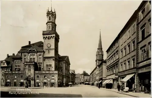 Löbau, Markt, Rathaus und Kirche -384440