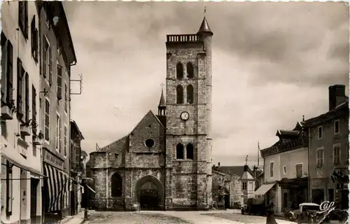 Gannat, LÈglise Ste-Croix et la Place -364216