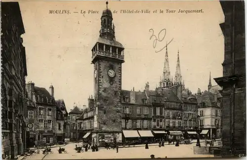 Moulins, La Place de l`Hotel-de-Ville et la Tour jaquemart -364436