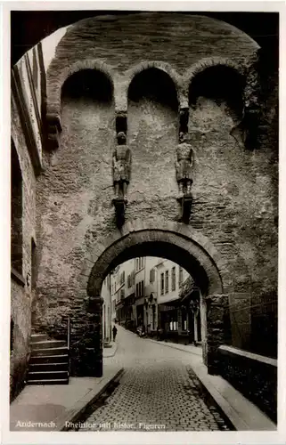Andernach, Rheintor mit histor. Figuren -385940