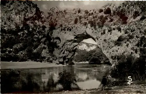 Environs de Pont-Saint-Esprit, Le Pont dÀrc, pont naturel sur LÀrdeche -364856