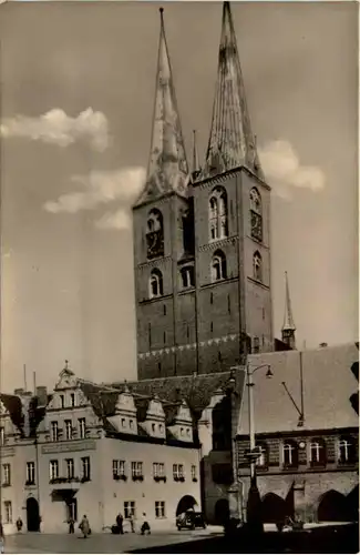 Stendal, Rathaus mit Marienkirche -385782