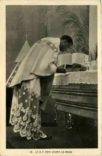 Africa - Faye Disant la Messe -99214