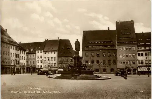 Freiberg, Markt mit Denkmal Otto des Reichen -386692