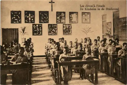 Congo - Les eleves a l etude -448620