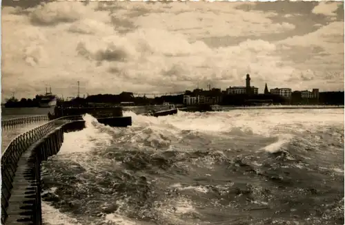 Warnemünde, Blick von der Mole -388670