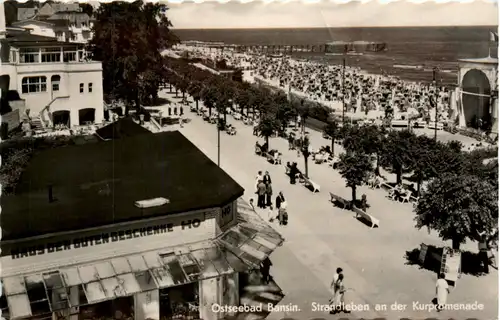 Seebad Bansin, Strandleben an der Kurpromenade -390866