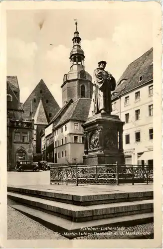Eisleben-Lutherstadt, Martin-Luther-Denkmal m.d. Marktkirche -372202