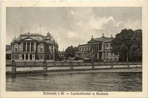 Schwerin, Landestheater u. Museum -390636