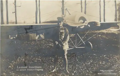 Leutnant Immelmann an seinem Fokker Flugzeug -478110