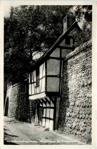 Neubrandenburg, Wiekhaus an der Stadtmauer -390930