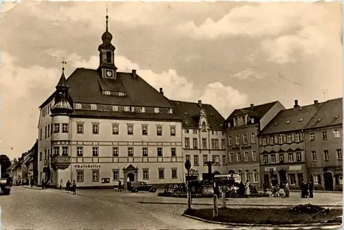 Oederan/Sa., Platz der Befreiung mit Rathaus -391436