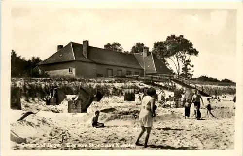 Zingst, Blick vom Strand zum Kurhotel -390740