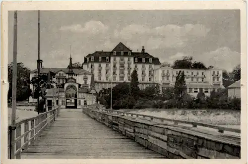 Seebad Heringsdorf, Seebrücke und Sanatorium -390824