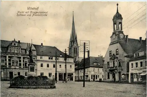 Wilsdruff, Markt mit Kriegerdenkmal, Rathaus und Nicolaikirche -391176