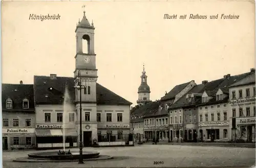 Königsbrück, Markt mit Rathaus und Fontaine -391292