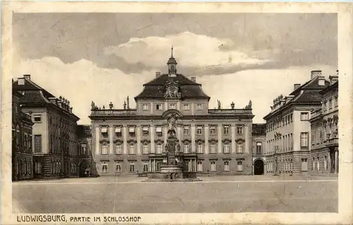 Ludwigsburg, Partie im Schlosshof -374610