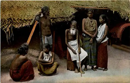 India - Parias vor ihrer Hütte -479474