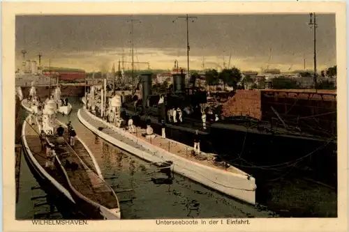 Wilhelmshaven - Unterseeboote in der Einfahrt -480456