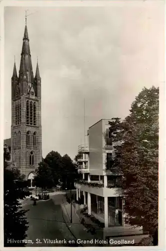 Hilversum - St. Vituskerk en Grand Hotel Gooiland -481504