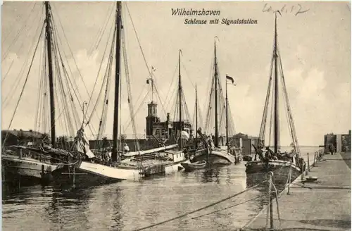 Wilhelmshaven - Schleuse mit Siganlstation -480850