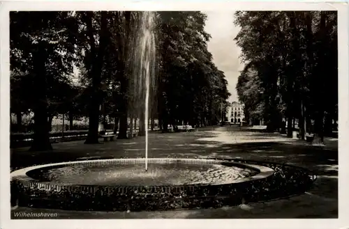 Wilhelmshaven - Springbrunnen am Adalbertplatz -483394