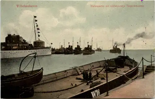 Wilhelmshaven - Hafenpartie mit einfahrenden Torpedobooten -480926
