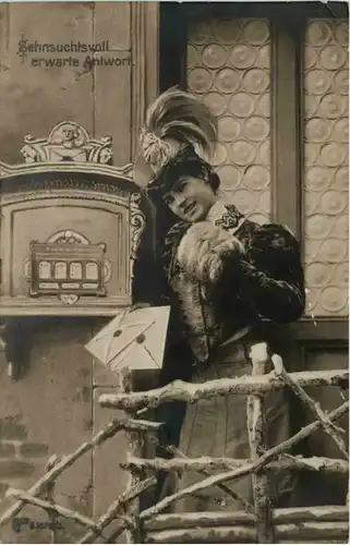 Sehnsuchtsvoll erwarte Antwort - Frau -482828