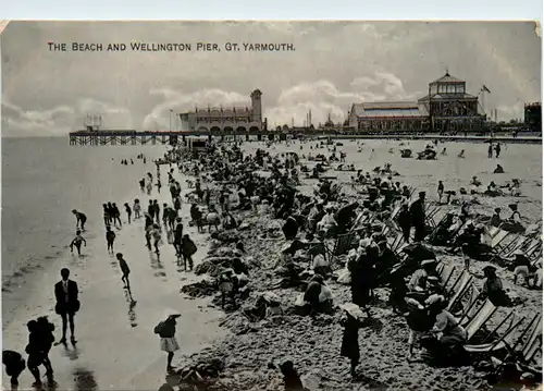 Gt. Yarmouth - Beach and Wellington Pier -482940